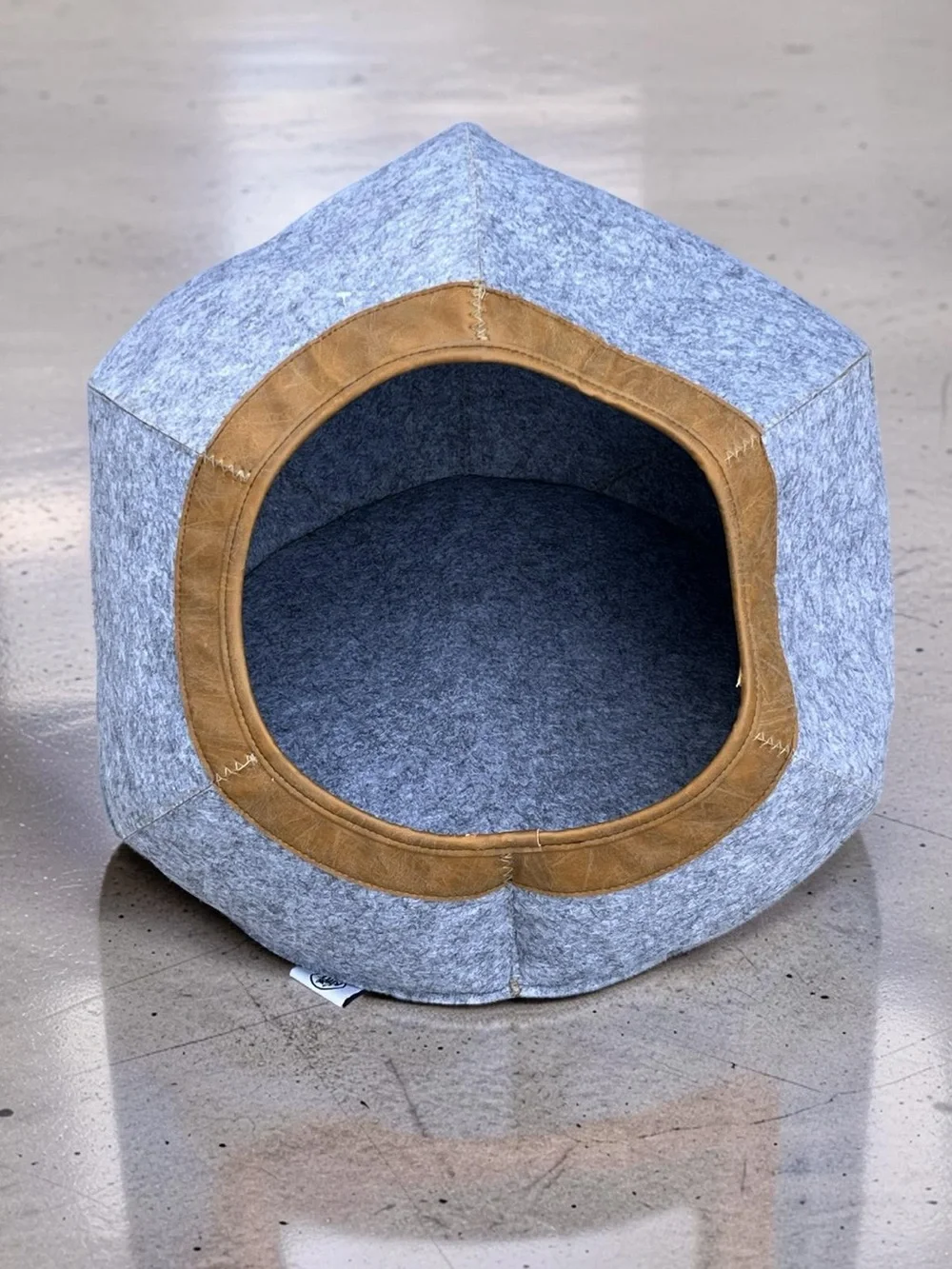 Like New! Kitty City Felt Cat Cave Hideaway Bed Enclosed Cat House Pet Shelter